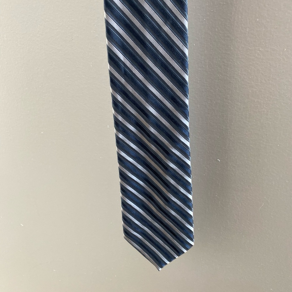 Apt 9 Tie